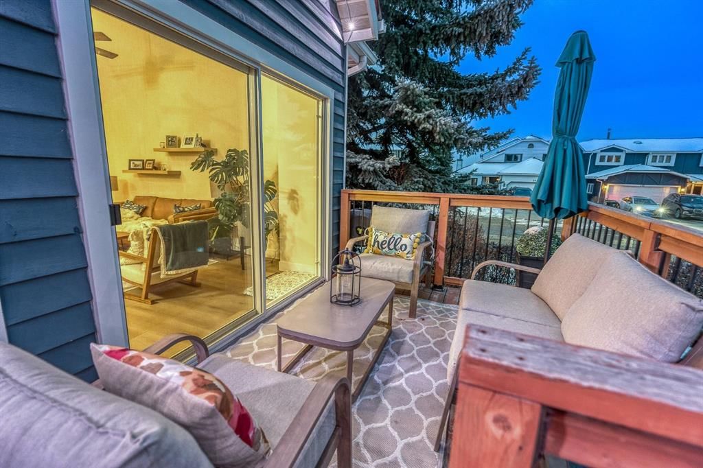 76 Stradbrooke Way SW, Calgary — photo 5 of 50