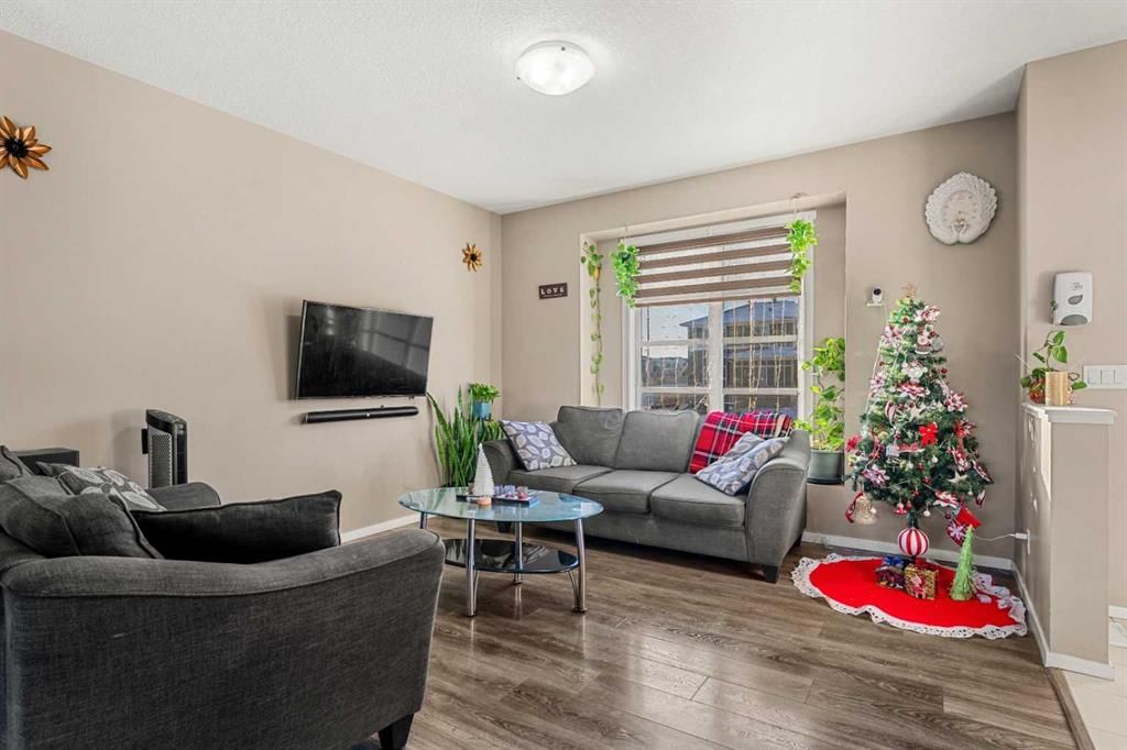 8916 46 Street NE, Calgary — photo 2 of 35