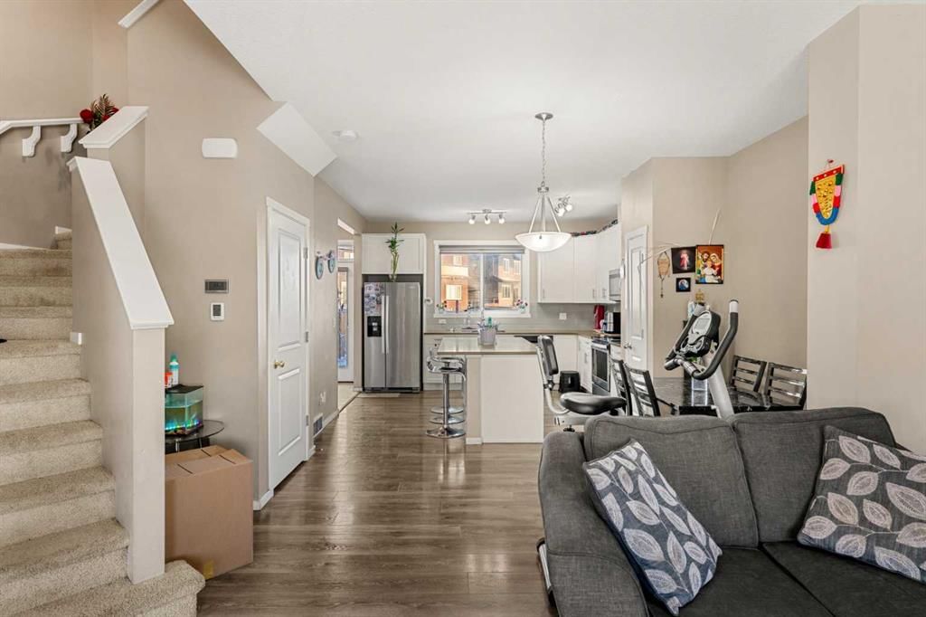 8916 46 Street NE, Calgary — photo 4 of 35