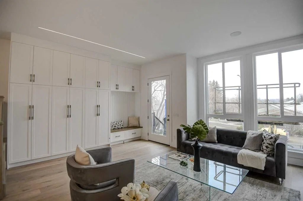 1317 21 Avenue NW, Calgary — main listing photo