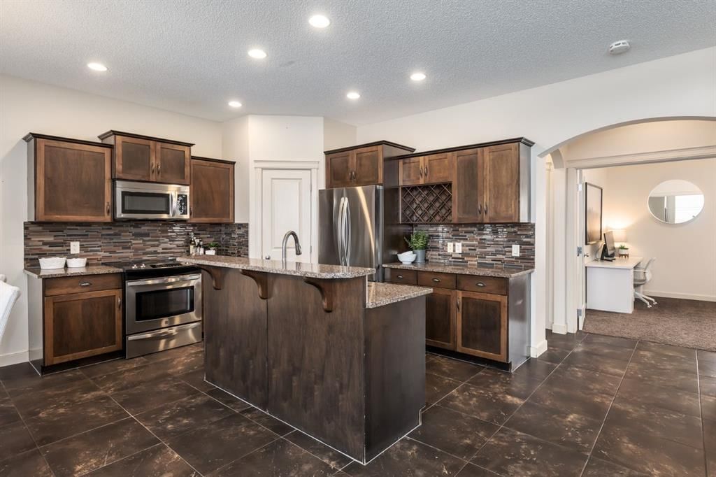 141 Chapalina Heights SE, Calgary — photo 4 of 43