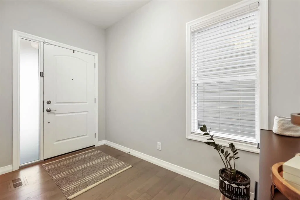 370 Magnolia Heath SE, Calgary — photo 3 of 50