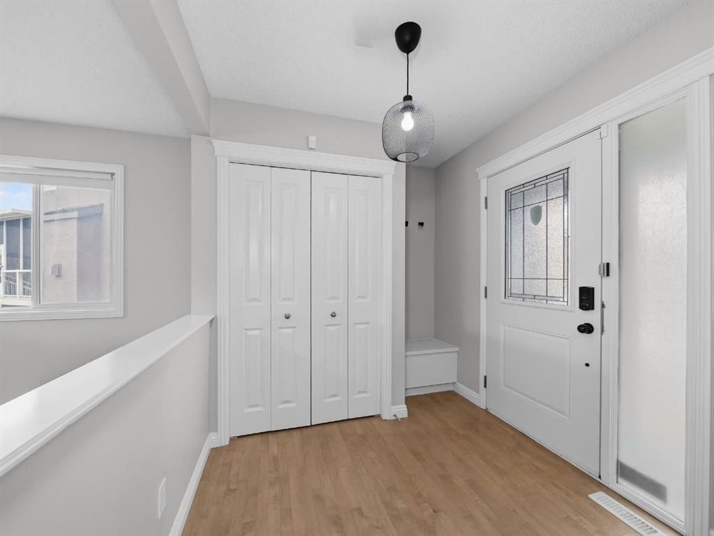 40 Everwillow Park SW, Calgary — photo 3 of 46