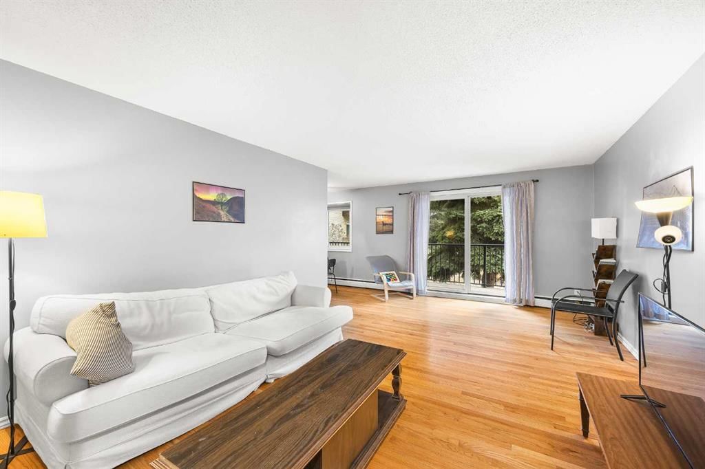 204, 3103 Blakiston Drive NW, Calgary — photo 3 of 23