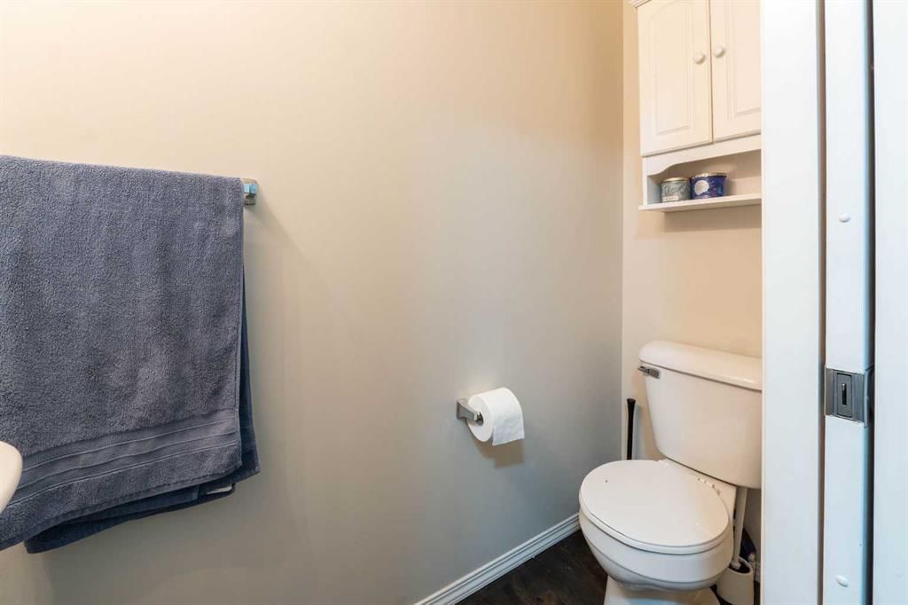 208 Country Village Manor NE, Calgary — photo 5 of 24