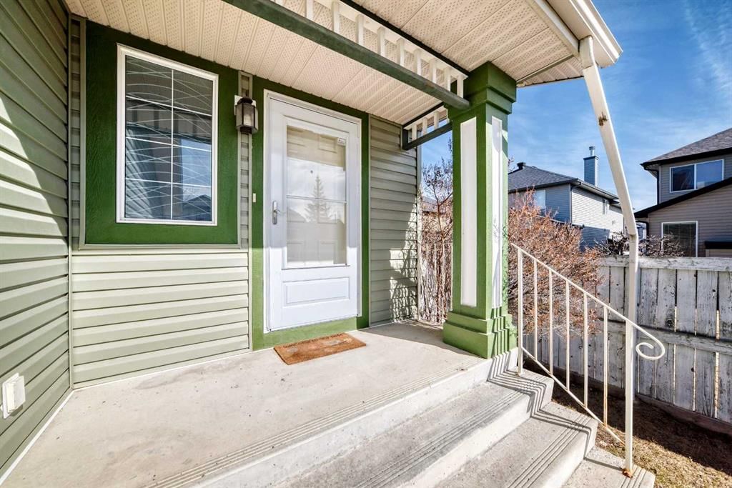 131 Somerside Crescent SW, Calgary — photo 4 of 50