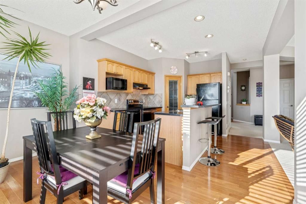 57 Royal Elm Mews NW, Calgary — photo 2 of 27