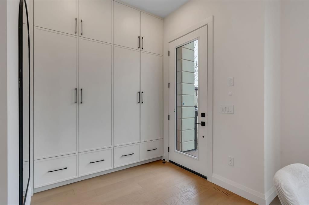 Unit 1, 2032 Bowness Road NW, Calgary — photo 3 of 50