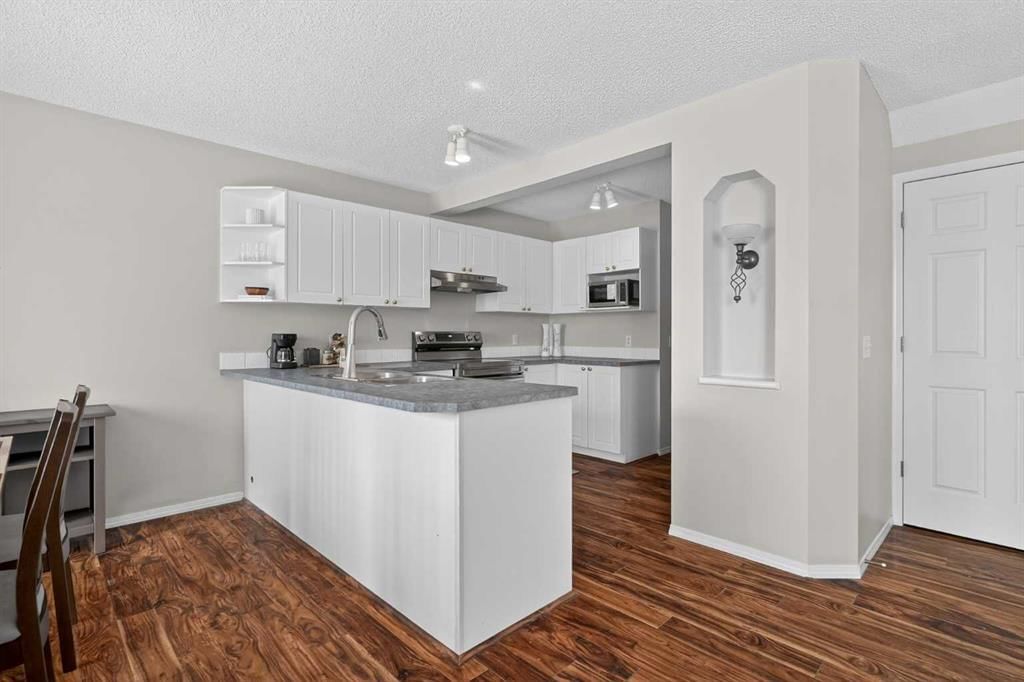 223 Citadel Meadow Close NW, Calgary — photo 5 of 45