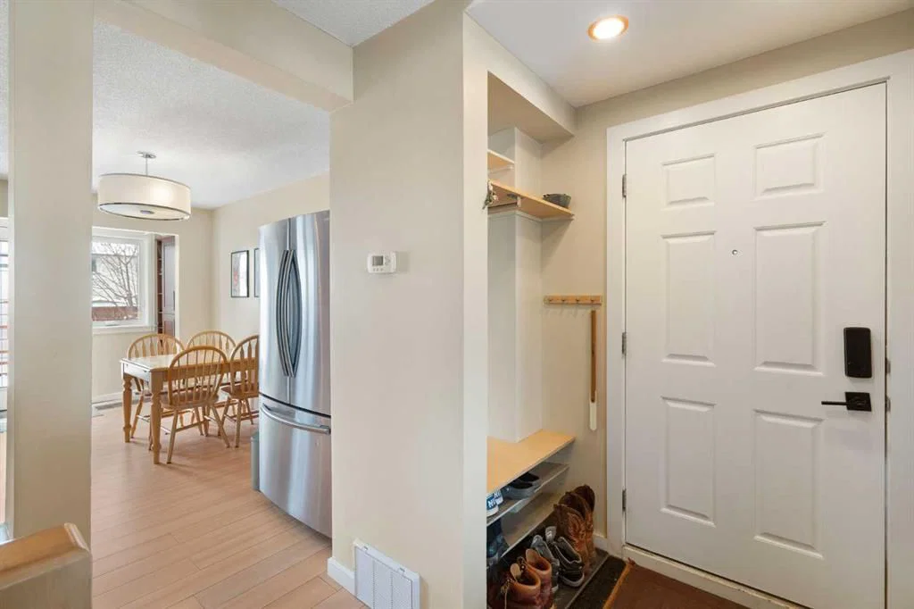 11035 Oakfield Drive SW, Calgary — photo 3 of 45