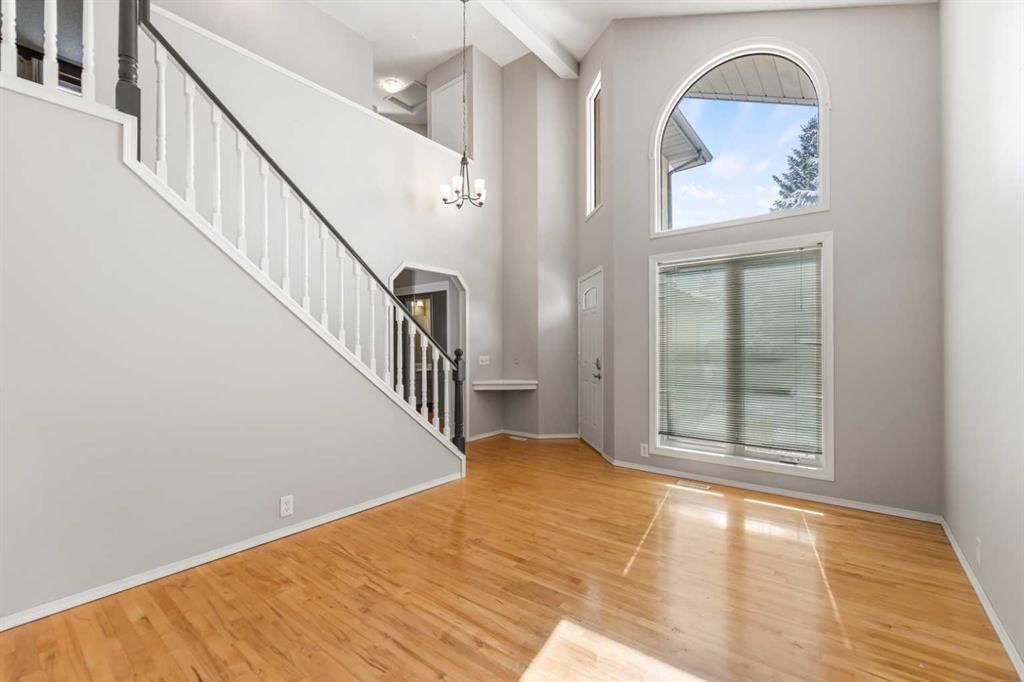 9 Mckenzie Place SE, Calgary — photo 4 of 41