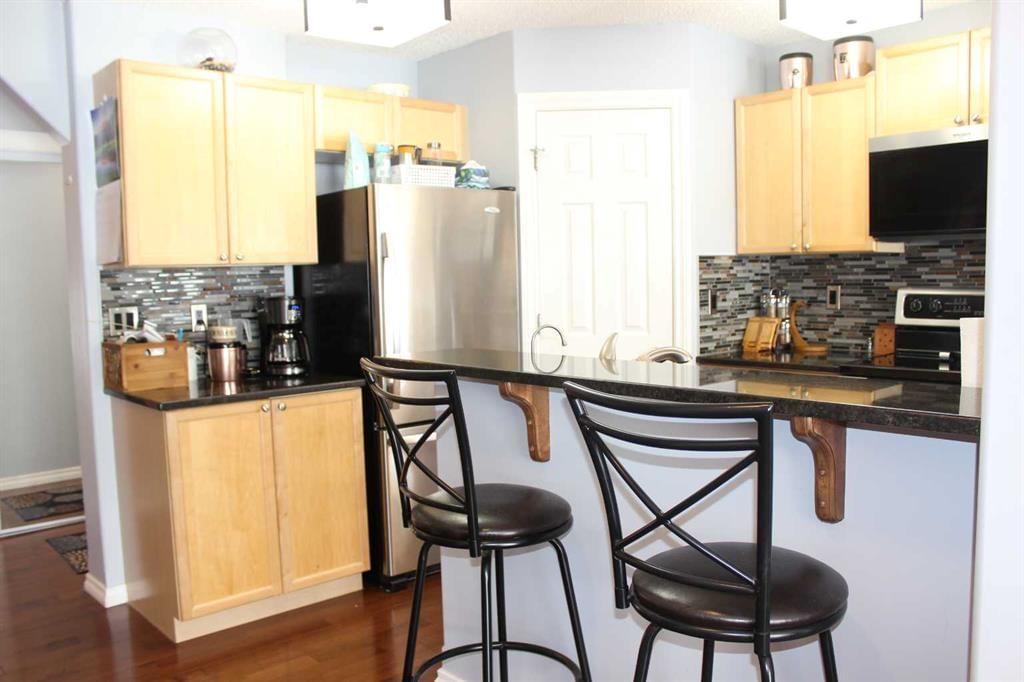 108 Citadel Estates Manor NW, Calgary — photo 4 of 43