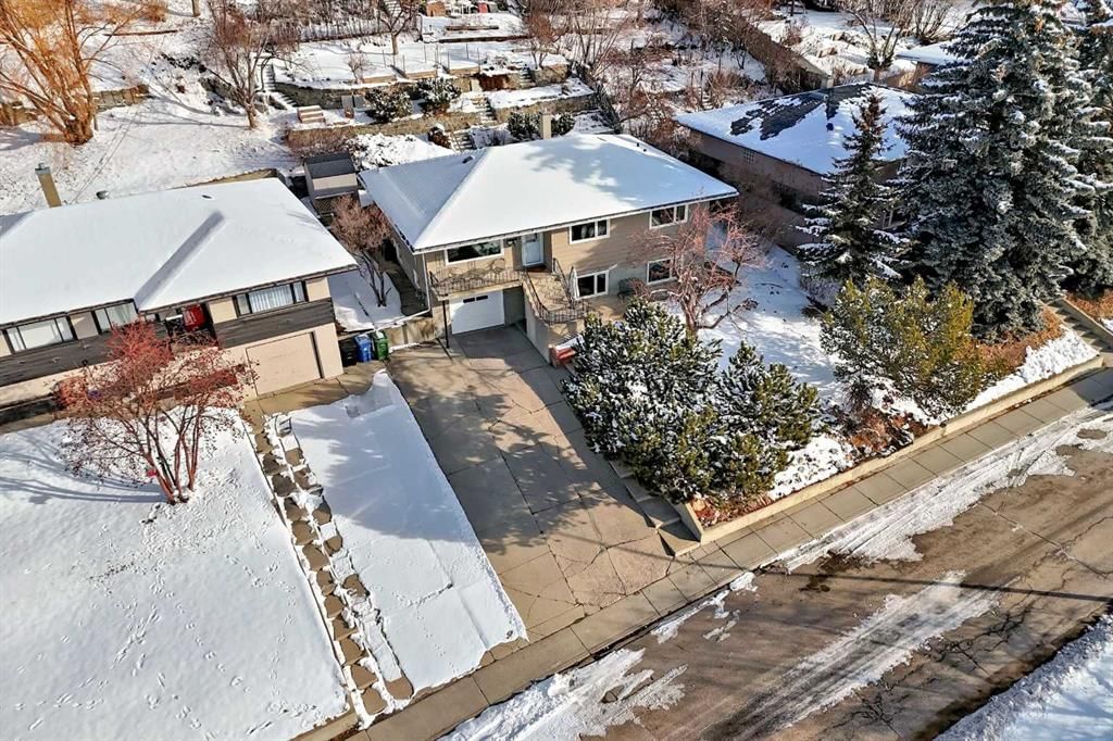 824 Bridge Crescent NE, Calgary — photo 2 of 50