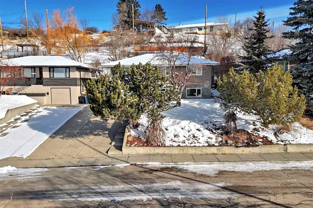 824 Bridge Crescent NE, Calgary — photo 3 of 50