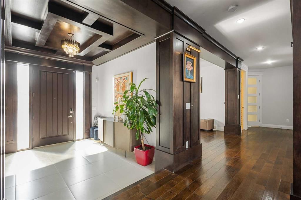 73 Wexford Crescent SW, Calgary — photo 2 of 50