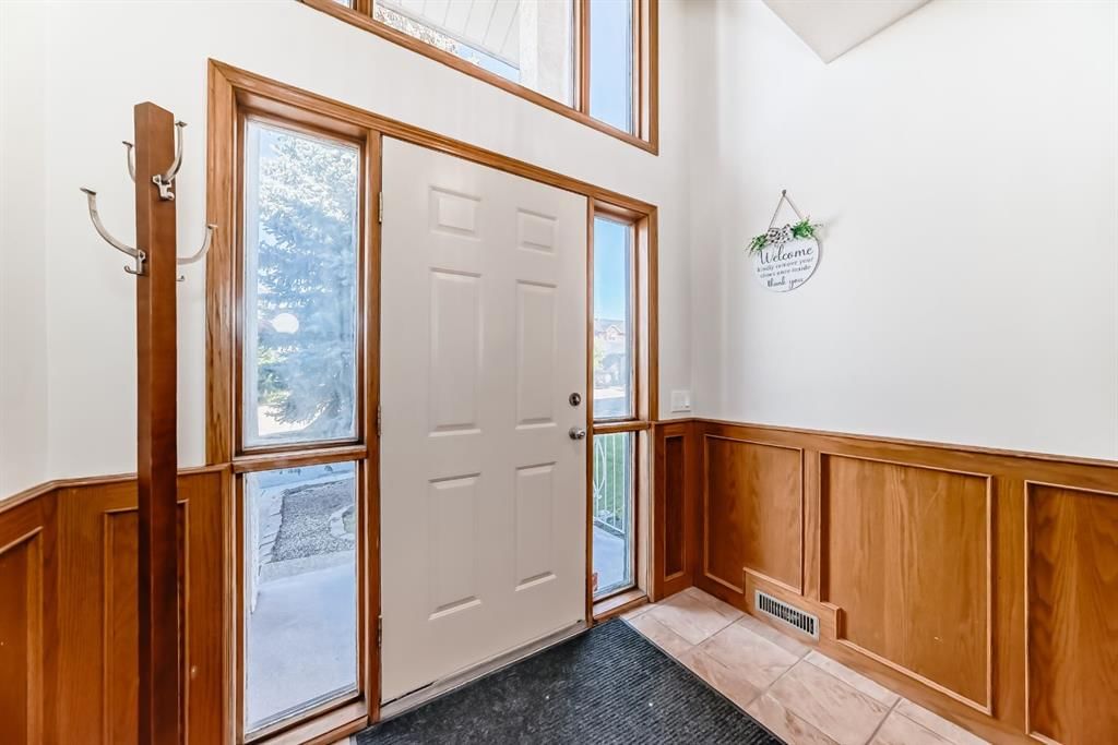 142 Edgeview Road NW, Calgary — photo 4 of 50