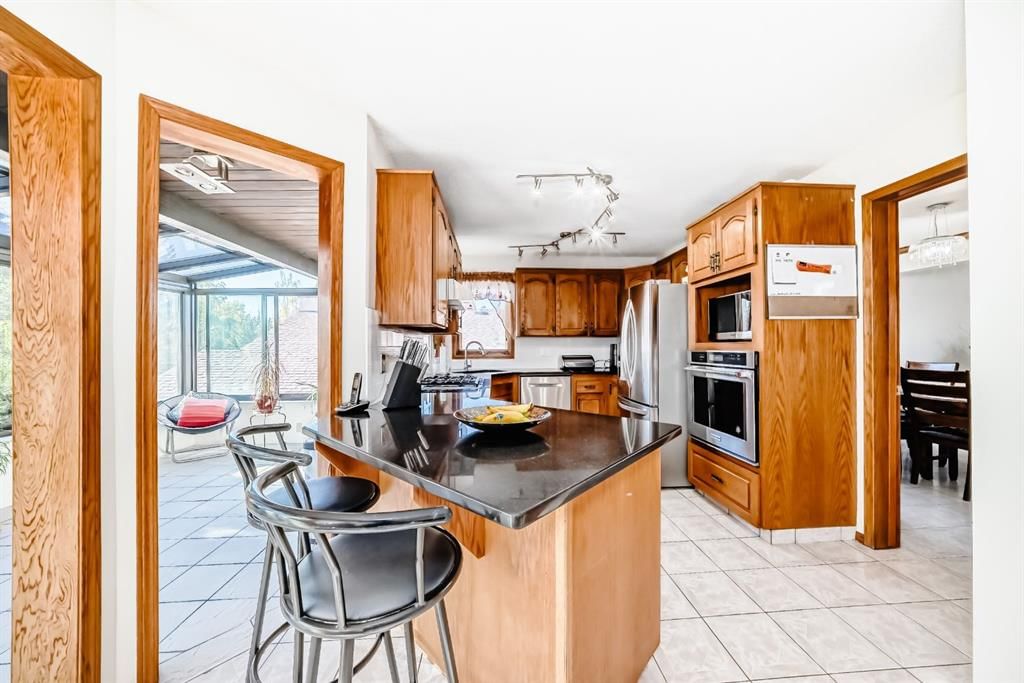 142 Edgeview Road NW, Calgary — photo 5 of 50
