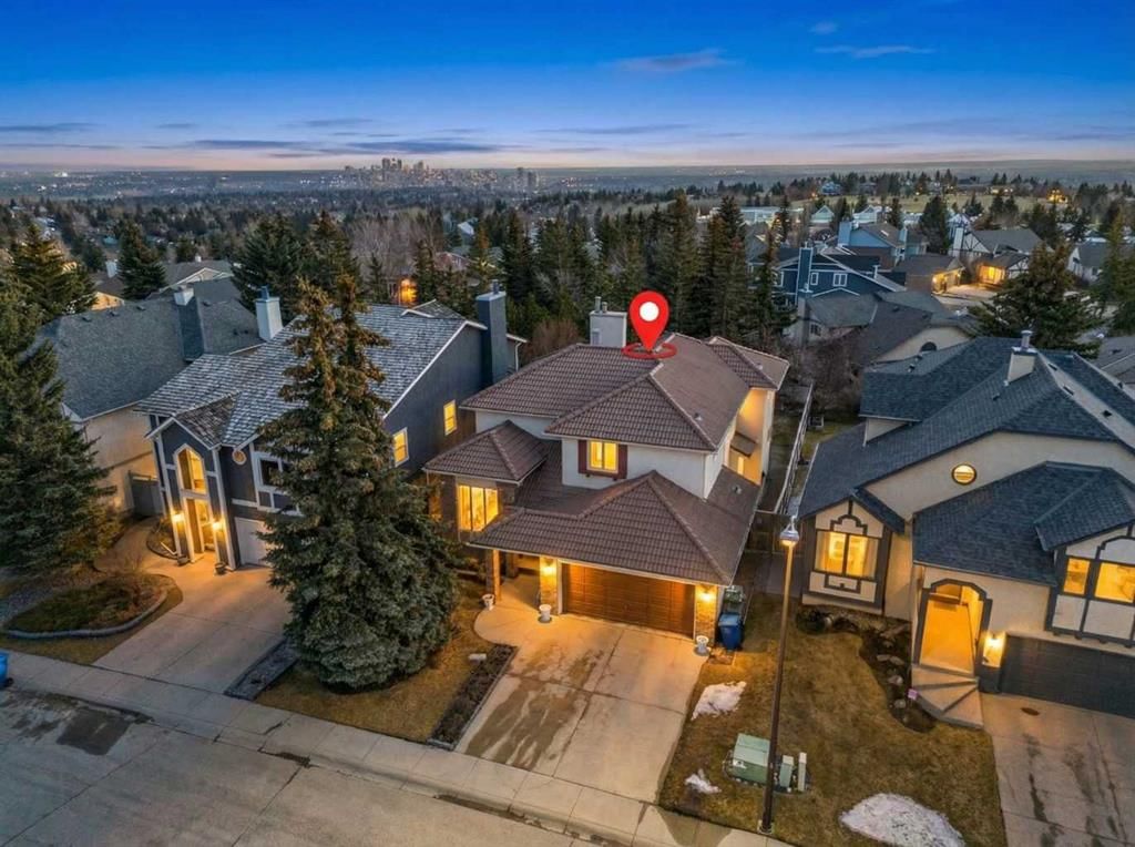 115 Strathaven Circle SW, Calgary — photo 2 of 44