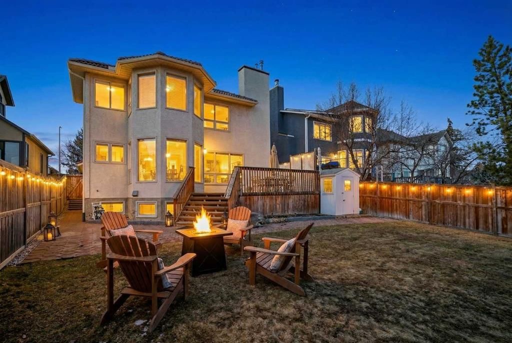 115 Strathaven Circle SW, Calgary — photo 3 of 44