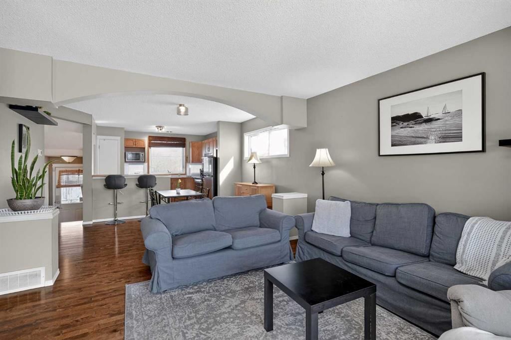 20 Inverness Grove SE, Calgary — photo 3 of 35