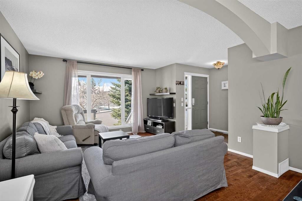 20 Inverness Grove SE, Calgary — photo 4 of 35