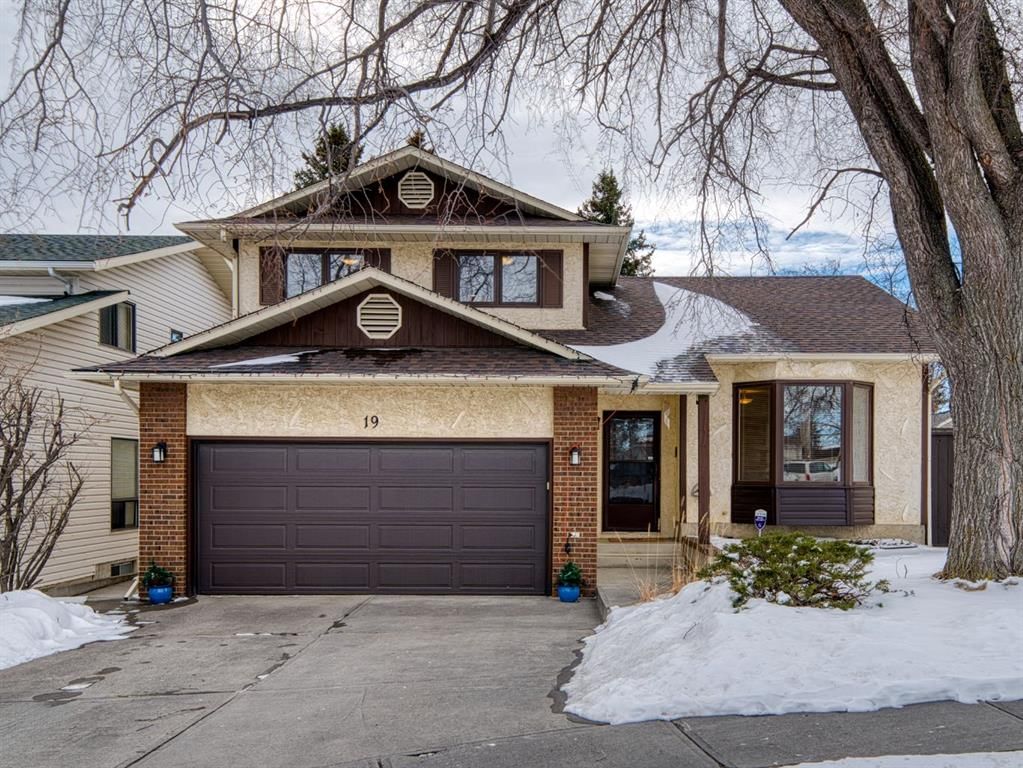 19 Scenic Green NW, Calgary — main listing photo