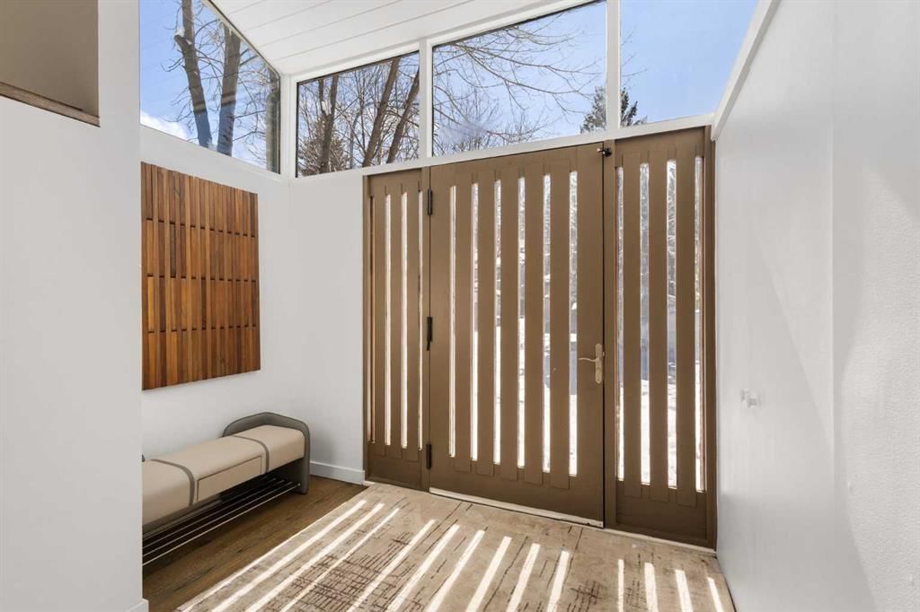 4 Varview Place NW, Calgary — photo 3 of 43