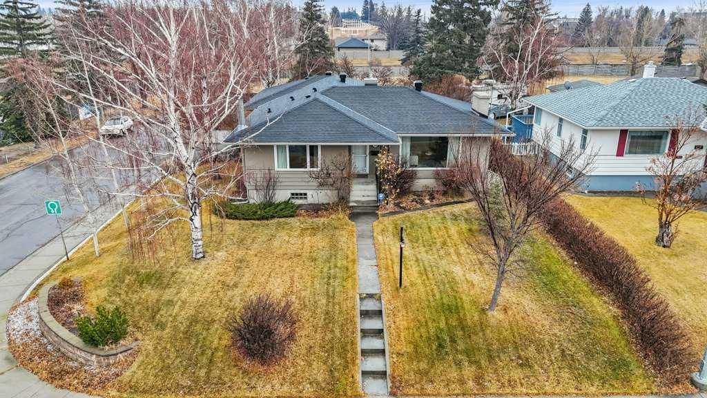3204 24A Street SW, Calgary — main listing photo