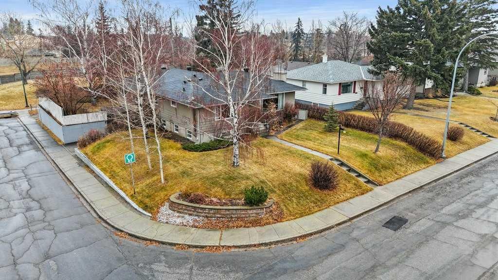 3204 24A Street SW, Calgary — photo 2 of 44