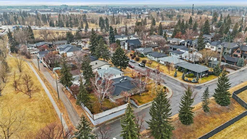 3204 24A Street SW, Calgary — photo 3 of 44