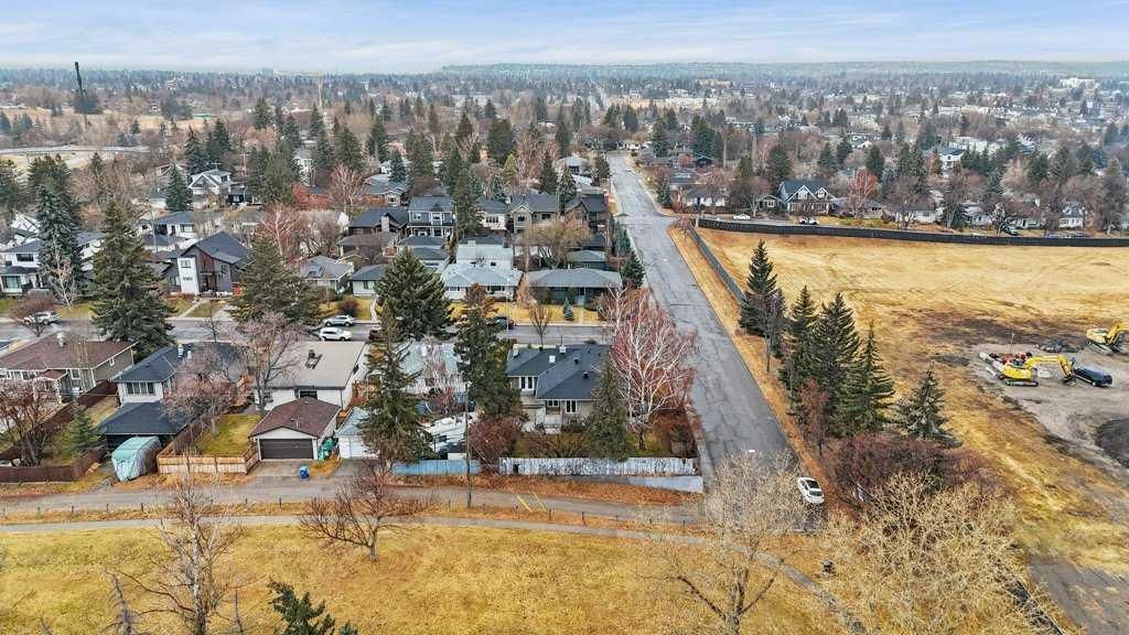 3204 24A Street SW, Calgary — photo 4 of 44