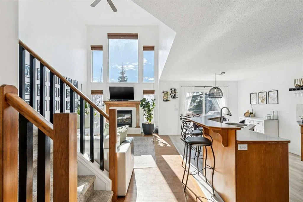 214 Cougarstone Circle SW, Calgary — photo 4 of 41