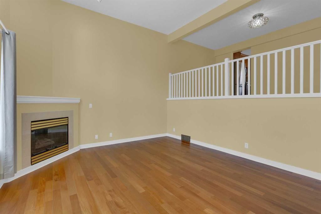 87 Candle Terrace SW, Calgary — photo 4 of 35
