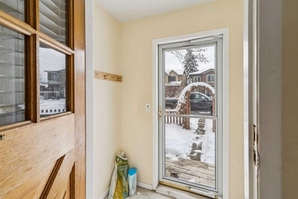 1210 19 Avenue NW, Calgary — photo 4 of 28
