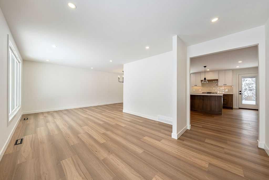 5880 Dalridge Hill NW, Calgary — photo 4 of 50