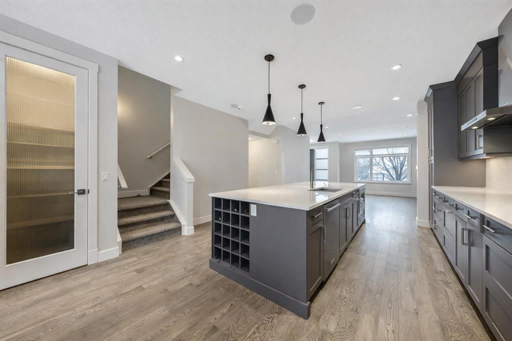 1514 33 Avenue SW, Calgary — photo 3 of 50