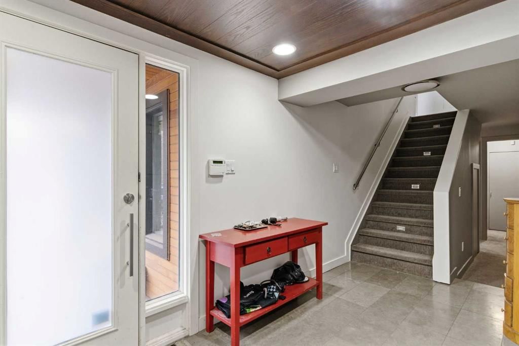 2910 Marquette Street SW, Calgary — photo 3 of 44