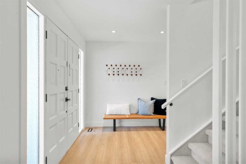14 Varston Place NW, Calgary — photo 3 of 50