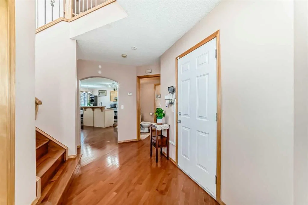 16062 Everstone Road SW, Calgary — photo 4 of 29
