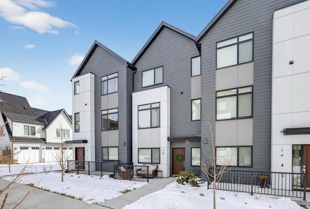 10 Currie Walk SW, Calgary — photo 2 of 47
