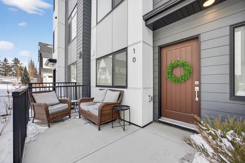 10 Currie Walk SW, Calgary — photo 3 of 47
