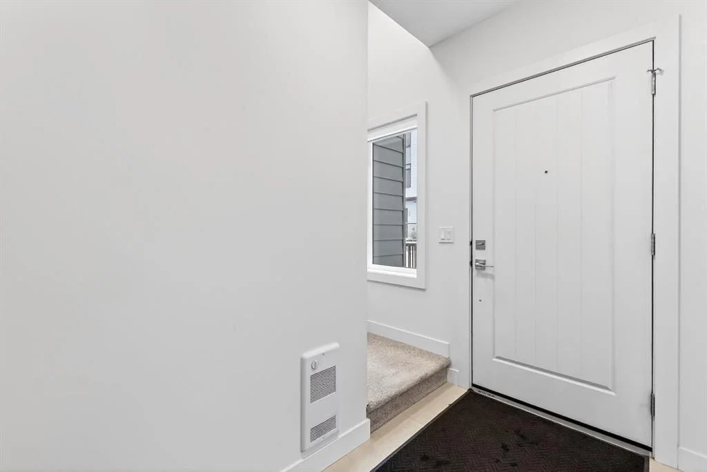 10 Currie Walk SW, Calgary — photo 5 of 47