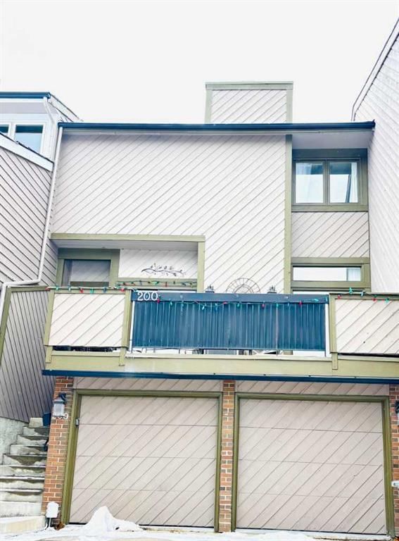 200 Edgemont Estates Drive NW, Calgary — photo 2 of 49