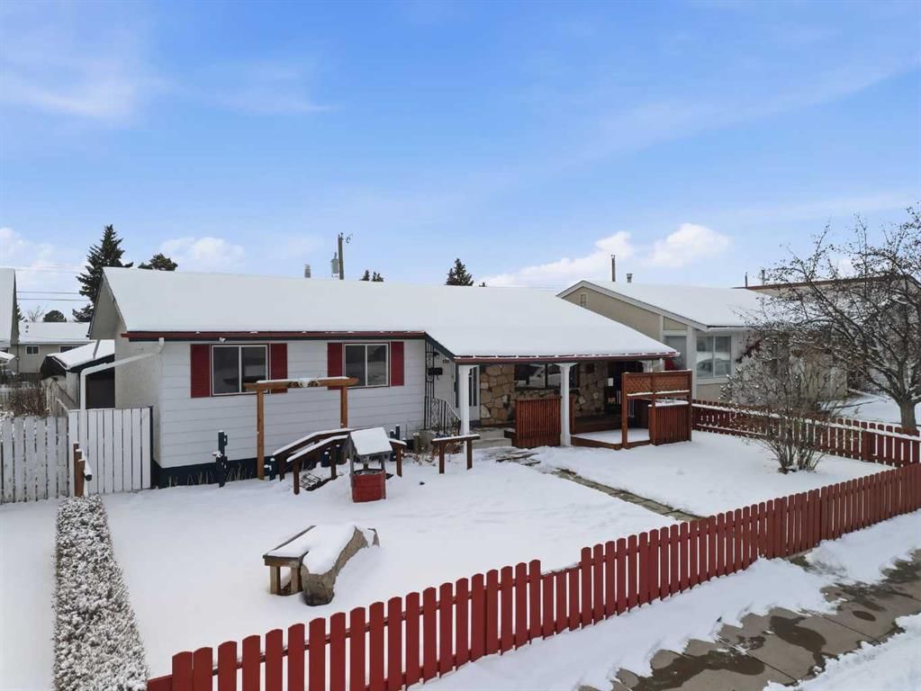 4911 Marcombe Road NE, Calgary — photo 2 of 44