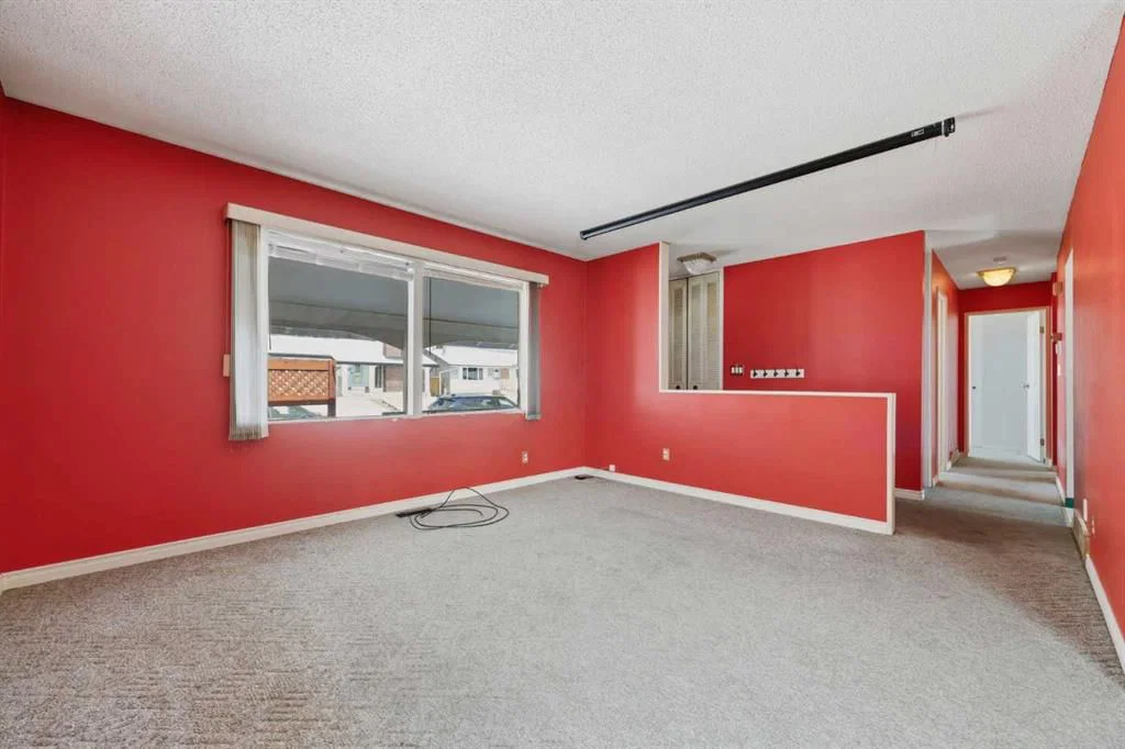 4911 Marcombe Road NE, Calgary — photo 5 of 44