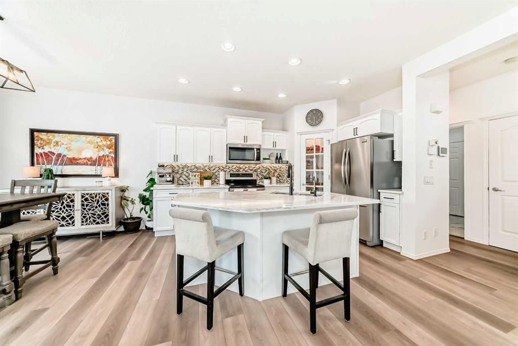 102 Royal Oak Crescent NW, Calgary — photo 4 of 49