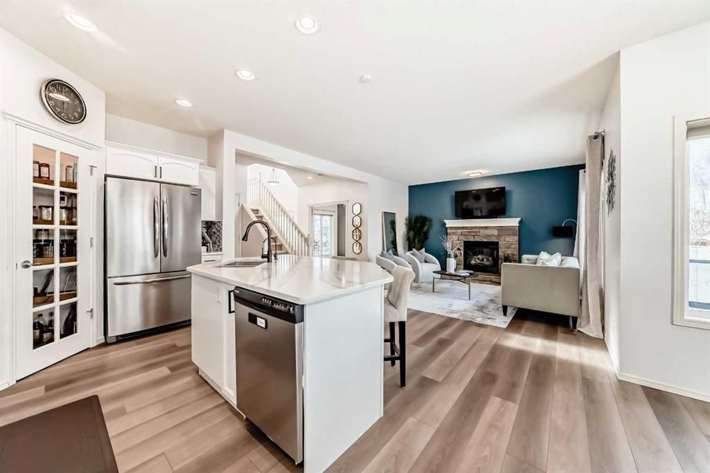 102 Royal Oak Crescent NW, Calgary — photo 5 of 49