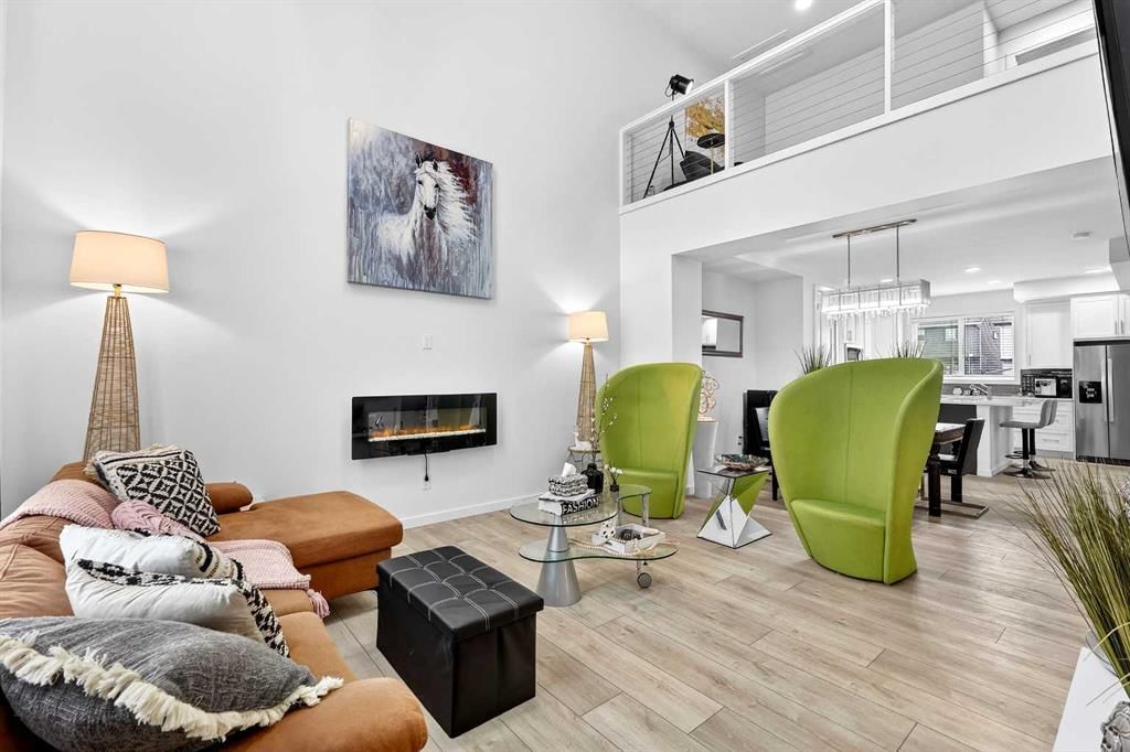 42 Heirloom Manor SE, Calgary — main listing photo