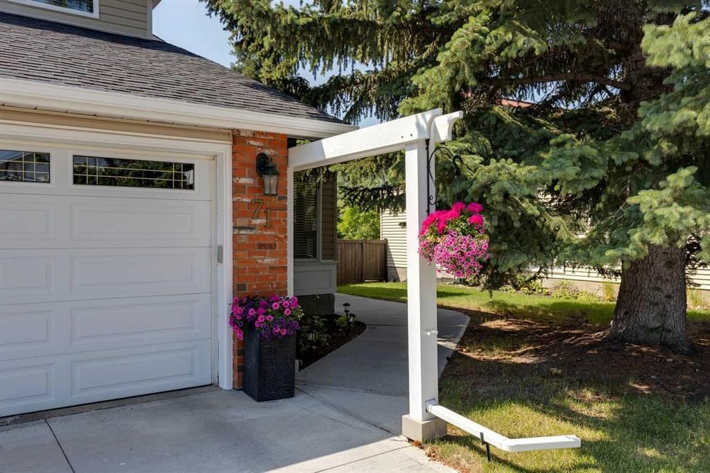 71 Woodfern Drive SW, Calgary — photo 2 of 49