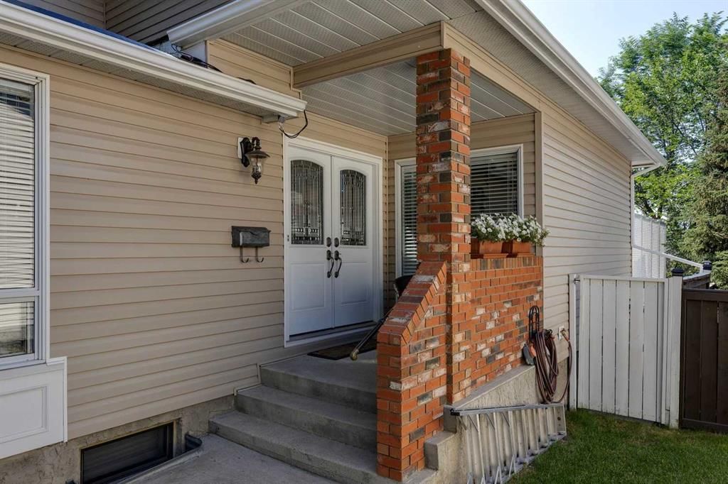 71 Woodfern Drive SW, Calgary — photo 3 of 49